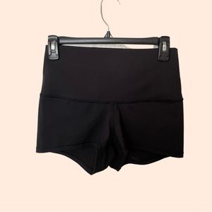 Lululemon high rise short 4”